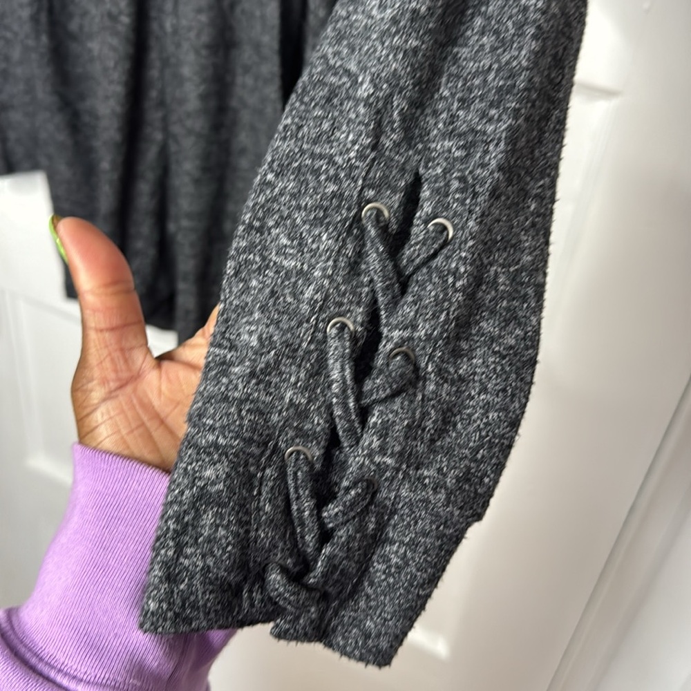 AE Cardigan - Picture 2 of 4